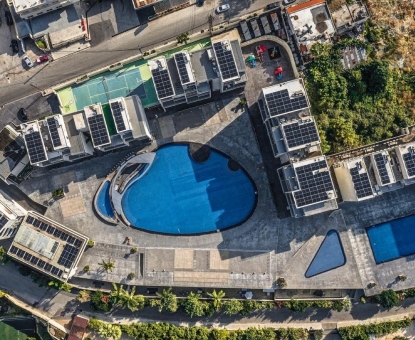 White Lace Resort - Halat